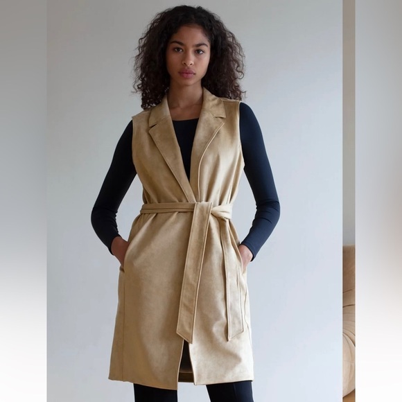 Jackets & Blazers - Aritzia | Babaton | XS | Malley Vest in Light Tan